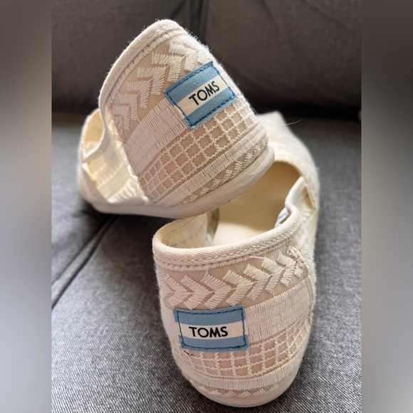 Toms Cream Woven Flats for Everyday Comfort - Picture 2 of 3